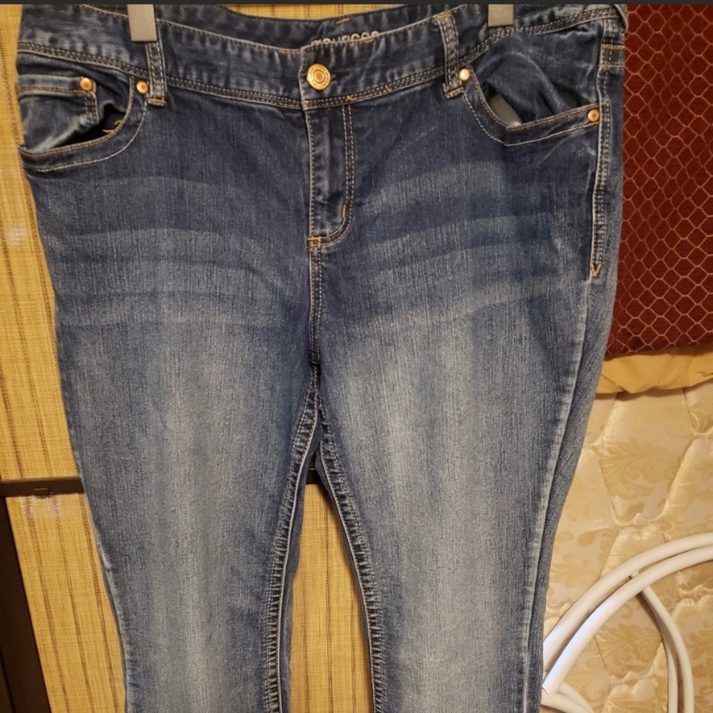 Maurices Jean's 18 Long